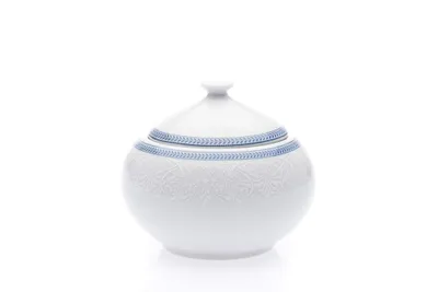 Zdjęcie produktu dla Cukiernica Thun 1794, czeska porcelana, Opal, 0,35 l, biała koronka, niebieska obwódka, Thun