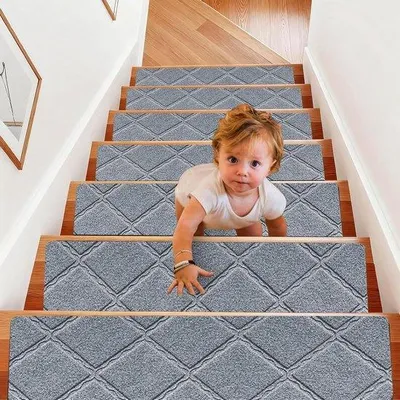 Produktbild von Famanu Treppenmatten selbstklebend - Antirutsch für sichere Treppen - 15 Stück Set - 55 x 19 cm - Hellgrau