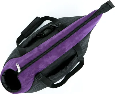 Zdjęcie produktu dla Lekka torba transportowa dla psów 25x50x27 cm - miękko wyściełana, z uchwytem do przenoszenia, czarna z fioletowym nadrukiem