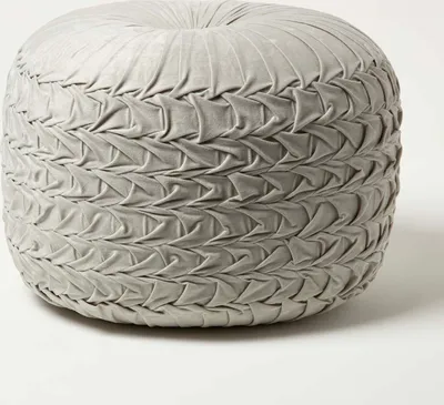 Immagine prodotto di HOMESCAPES Pouf Grace in velluto plissettato e intrecciato - grigio, 50x35 cm
