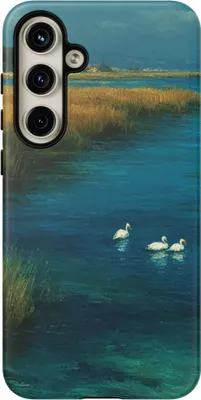 Produktbild von Idyllische Schwäne im Feuchtgebiet – Hülle Kompatibel mit Galaxy S24 Plus