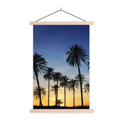 Produktbild von MuchoWow® Textilposter Palme - Natur - Strand - Sonne - Nacht 120x180 cm mit holzfarbenen Rahmen - Textil-Plakat