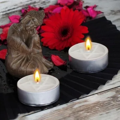 Produktbild von Farbige Duft-Teelichter für die Aromatherapie zu Hause – Votivkerzen zur Stimmungsaufhellung sowie Geschenke für Mütter und Frauen zu Weihnachten