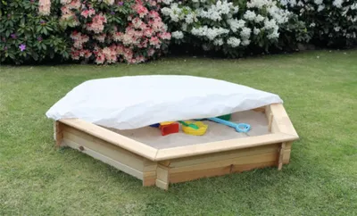 Produktbild von 6-Eck Sandkasten Fynja mit weißer Plane Holz 173 x 148 x 21 cm natur