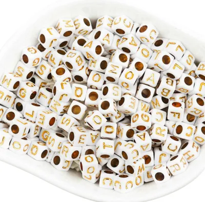 Image de Perles de lettres, 250 pièces, 6x6 mm, blanc avec or, carré, mélange de lettres