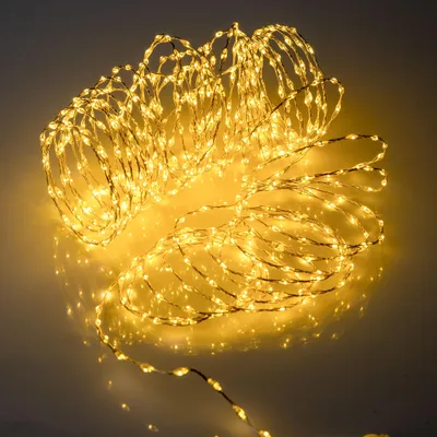 Imagen del producto de Cadena de luces cálidas y blancas, especialmente densa, con temporizador y funciones. 567 LEDs. Cable de luz plateado de 9 metros, apto para interiores y exteriores, con enchufe