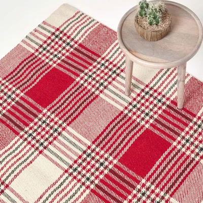 Produktbild von HOMESCAPES Karierter rutschfester Teppich Walker aus 100% Wolle, rot, 70 x 120 cm