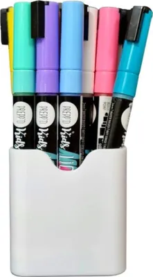 Set aus Prepp'd Kids-Markern in verschiedenen Farben, darunter Gelb, Grün, Lila, Blau, Weiß, Pink und Türkis, aufbewahrt in einem weißen Ständer