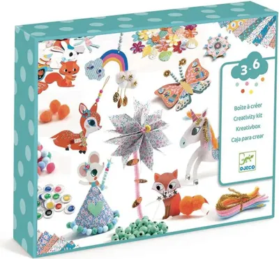 A creativity kit box with various craft supplies and finished craft examples displayed on the front.