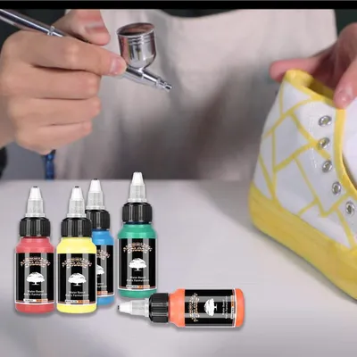 Produktbild von 24 x 30 ml Modellfarbe Fertiges Airbrush Set - Wasserabweisend und Schnelltrocknend - Für Hobbyisten und Anfänger
