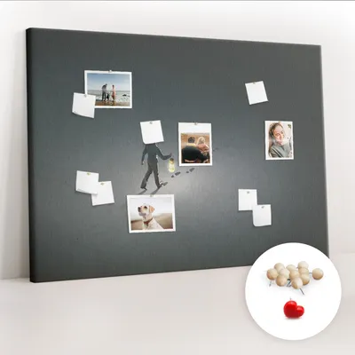 Produktbild von Korkwand mit Stecknadeln – Schwarzes Korkboard für Fotos und Notizen – 140x100 cm – 100 Holz-Stecknadeln – "Wanderer in der Dunkelheit"