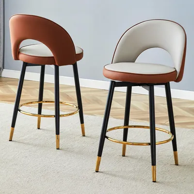 Image de Tabouret de bar pivotant à 360°, enPolyuréthanegris clair et marron, pieds en métal noir, avec repose-pieds