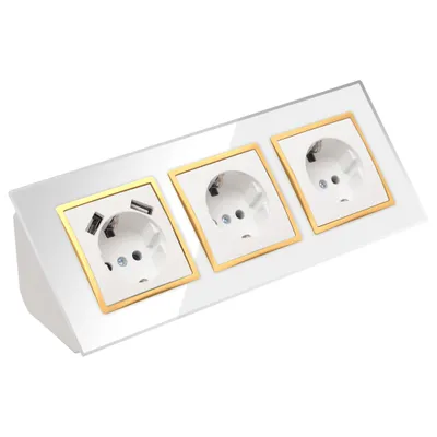 Produktbild von Glas Ecksteckdose 3-fach Steckdose und Steckdose mit USB Steckdosenblock 45° Verteilerdose weiß mit goldenem Rand.