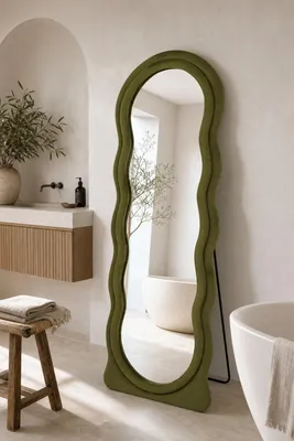 Hauptansicht des LunaMirror Mila Ganzkörperspiegels in Avocadogrün, 160 x 60 cm