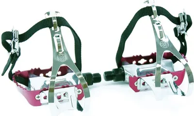 Produktbild von Rote Rennradpedale mit Edelstahl-Retrohaken und Nylonriemen