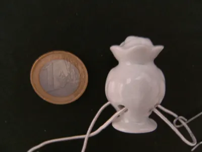 Produktbild von Porzellan Tropfenfänger Rosenvase, weiß, für Kaffee- oder Teekannen, Figur Rosen Blume