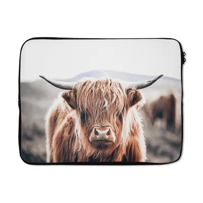 Produktbild von MuchoWow® Laptop Hülle 17 Zoll Laptoptasche Schottischer Highlander - Berg - Hoorn - Zipper - Schutzabdeckung