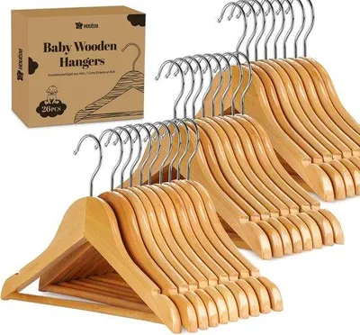 Produktbild von Famanu Holzkleiderbügel für Kinder - 26 Stück mit 7 Baby-Wardrobe-Teilern