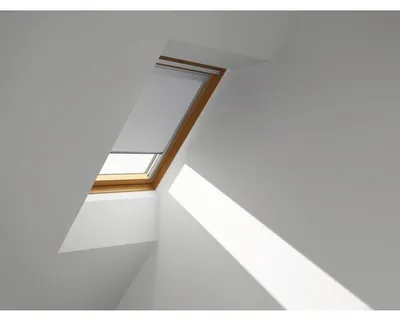 Immagine prodotto di Tenda oscurante VELUX, colore grigio unito, modello Classic, azionamento manuale, dimensioni DBL P06, codice prodotto 4204