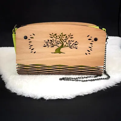 Produktbild von Holzhandtasche grün - Baum 25 cm