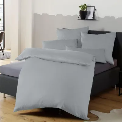 Zdjęcie produktu dla Komplet pościeli 155x220 cm, kolor szary, wykonany z mikrofibry, nie wymaga prasowania, odporny na gniecenie. Zawiera: 1 poszewkę na kołdrę, 1 poszewkę na poduszkę 80x80 cm, zapinana na zamek błyskawiczny
