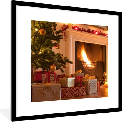 Produktbild von MuchoWow® Gerahmtes Poster Weihnachtsbaum und Strumpf neben dem Kamin 40x40 cm - Poster mit Schwarzem Bilderrahmen Wandposter Rahmen Foto Bilder - Poster - Plakat im Rahmen