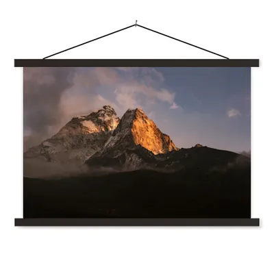 Produktbild von MuchoWow® Textilposter Der Berg K2 im Nebel 120x80 cm mit schwarzem Rahmen - Wanddeko