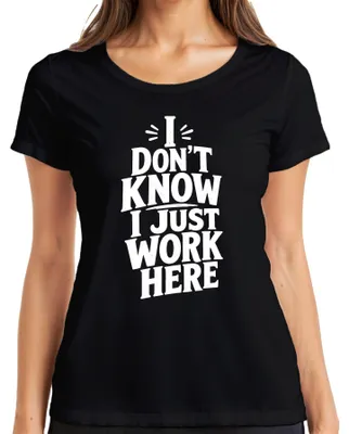Productafbeelding van "Ik weet het niet, ik werk hier maar." Grappig shirt, "Lustig Arbeit", statement, ironisch, dames T-shirt, zwart, maat M
