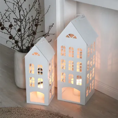 Produktbild von Laterne WHITE HOME weiß Haus aus Metall H60cm Dekohaus