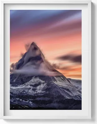 Produktbild von Einsamer Berg bei Sonnenuntergang– Wandbild mit Rahmen – Gerahmtes Bild  – Wanddekoration – 60x80 cm –  Weiß Rahmen