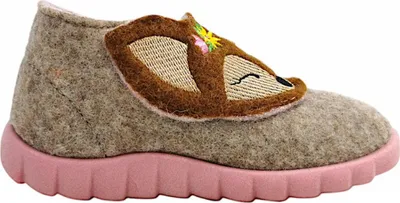 Imagen del producto de Zapatos de marca Fischer, línea Flexi, para niñas. Zapatillas de estar por casa, color beige, para uso diario