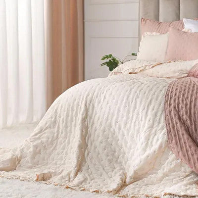 Obrázok produktu pre Dekoratívny prehoz na posteľ s volánom Verona 200x220 béžová