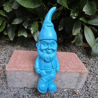 Produktbild von Gartenfigur Gartenzwerg Kantensitzer Blau 18 cm