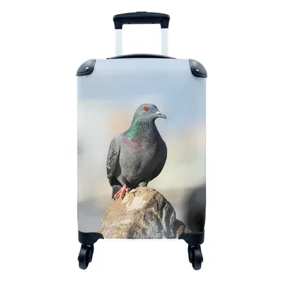Produktbild von MuchoWow® Koffer Handgepäck Trolley Rollkoffer Kleine Reisekoffer mit 4 Rollen - Eine Taube sitzt auf einem Stein - Cabin Size < 55x40x23 cm & 55x40x20 cm - Fotokoffer - Kabinenkoffer - Boardgepäck - Reise-Box - Reisekoffer - Reisegepäck - Koffer mit Bild - Trolley für Kinder