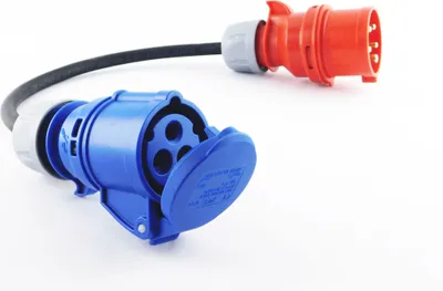 Immagine prodotto di Adattatore NWP da attacco CEE 230V 16A a spina CEE 400V 16A - cavo flessibile in gomma 3x2,5mm² - IP44