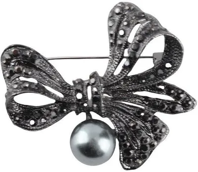 Productafbeelding van Elegante vintage-bloemenbroche - met kristalaccenten - van antiek zilver - uniek en stijlvol - perfect als accessoire - ideaal voor speciale gelegenheden.