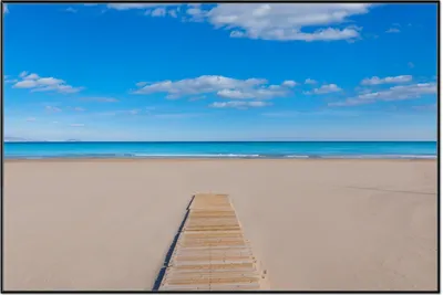 Produktbild von Wallario Wandbild Auf dem Holzweg zum blauen Meer, Größe: 61 x 91,50 cm, Poster mit schwarzem Aluminiumrahmen