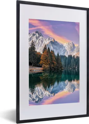 Produktbild von MuchoWow® Gerahmtes Poster Berg - Wald - Wasser - Himmel - Rosa - Lila 40x60 cm - Poster mit Schwarzem Bilderrahmen Wandposter Rahmen Foto Bilder - Poster in Rahmen