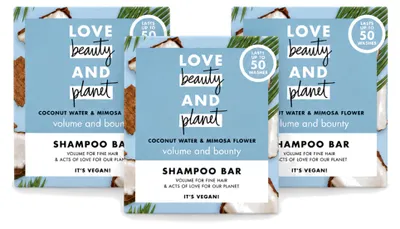 Productafbeelding van 3 x Love Beauty and Planet shampoo staaf - Kokoswater & mimosa - 90 g - Voordeelverpakking - 3 stuks