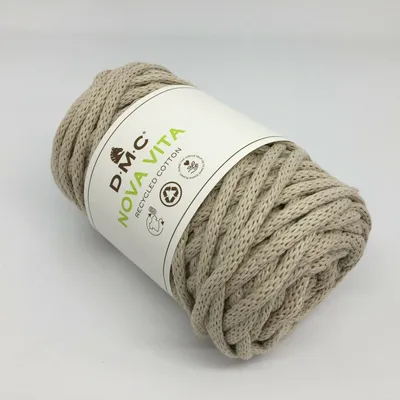 Produktbild von DMC Eco Vita-12 Garn aus recyceltem Baumwollmaterial (4 mm), bestehend aus 80 % Baumwolle und 20 % Polyester. (Farbe 3)