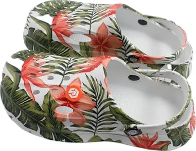 Clogs mit bunten Blumenmuster