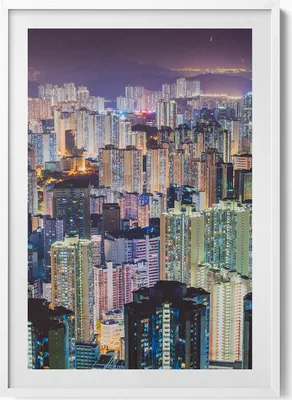 Produktbild von Beleuchtete Stadt bei Nacht– Wandbild mit Rahmen – Gerahmtes Bild  – Wanddekoration – 70x100 cm –  Weiß Rahmen