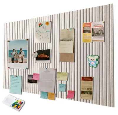 Produktbild von Selbstklebende Pinnwand 40 x 60 cm, Kork, Filz, faltbar, Fotowand, Memoboard, Visionboard für Büro, Zuhause und Kinderzimmer