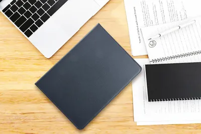Immagine prodotto di Custodia a libro nera Apple per iPad Pro 11 pollici