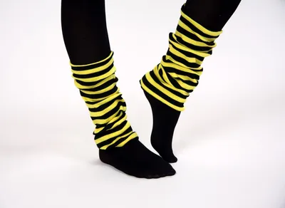 Produktbild von Bienenstulpen im Strumpfhosen-Design, Paar, Universalgröße, 100 % Polyester, sehr dehnbar