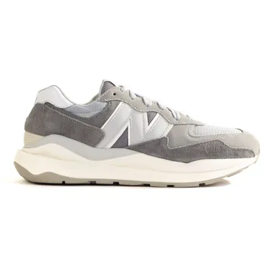 Imagen del producto de Zapatillas deportivas New Balance para hombre, modelo 57/40, de ante, color gris, talla 45 EU