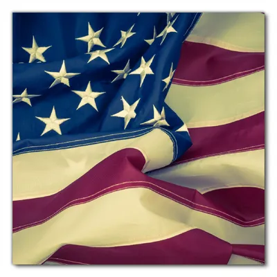 Produktbild von Wallario selbstklebende Möbelfolie/ Tischdecke für Innen und Außen, Größe: 90 x 90 cm - Amerikanische Flagge im Wind