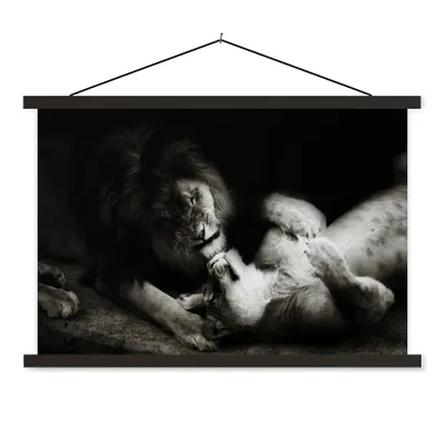 Produktbild von MuchoWow® Textilposter Löwe - Schwarz - Weiß 150x100 cm mit schwarzem Rahmen - Schlafzimmer