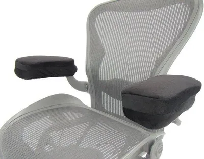 Produktbild von Famanu Armlehnenbezug aus Memory Foam - Komfort für Büro und Homeoffice
