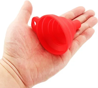 Productafbeelding van Mini-silicontrechter – Mini-trechter – 2 stuks – opvouwbare trechter – siliconen – voor het overgieten – rood – universeel – kleine trechter – 6,5 cm diameter – CHPN